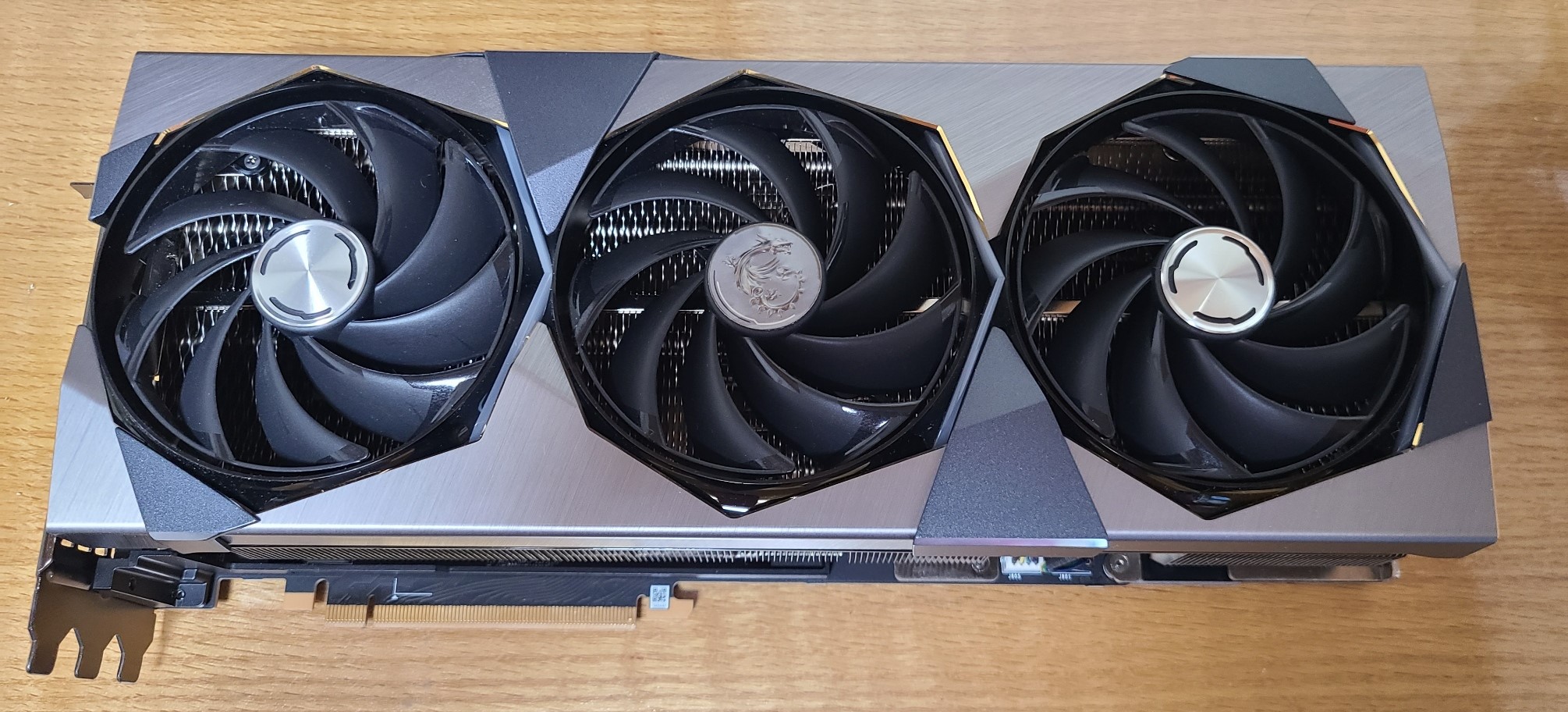 MSIのSUPPRIM RTX 4090グラフィックボード本体