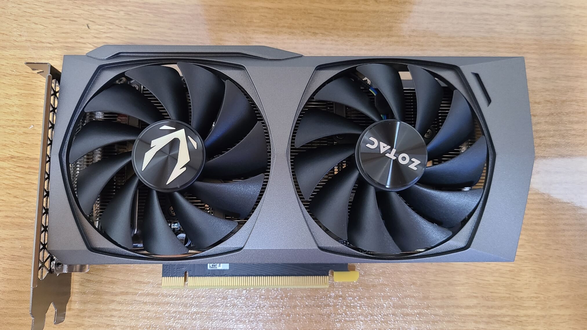 ZOTACのRTX3050　Twin Edge