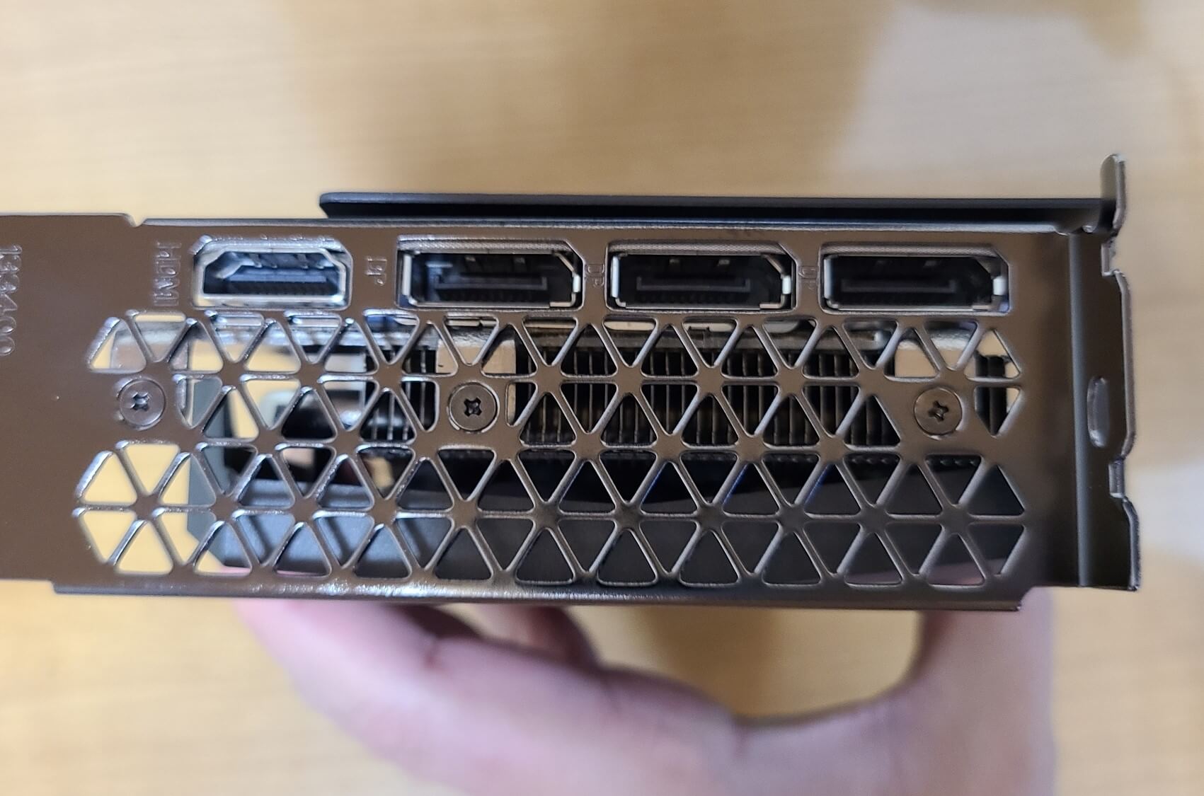 ZOTACのRTX3050出力ポート