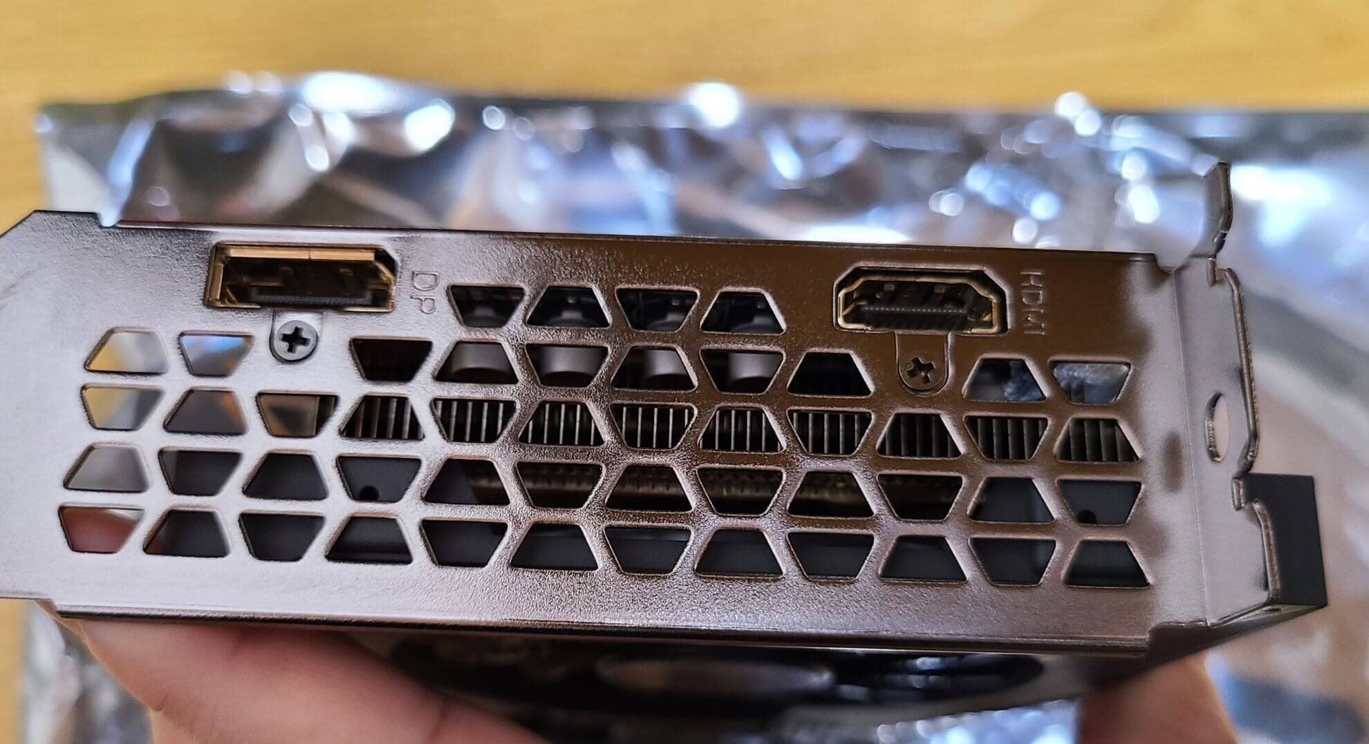 RX6500XTの出力ポート