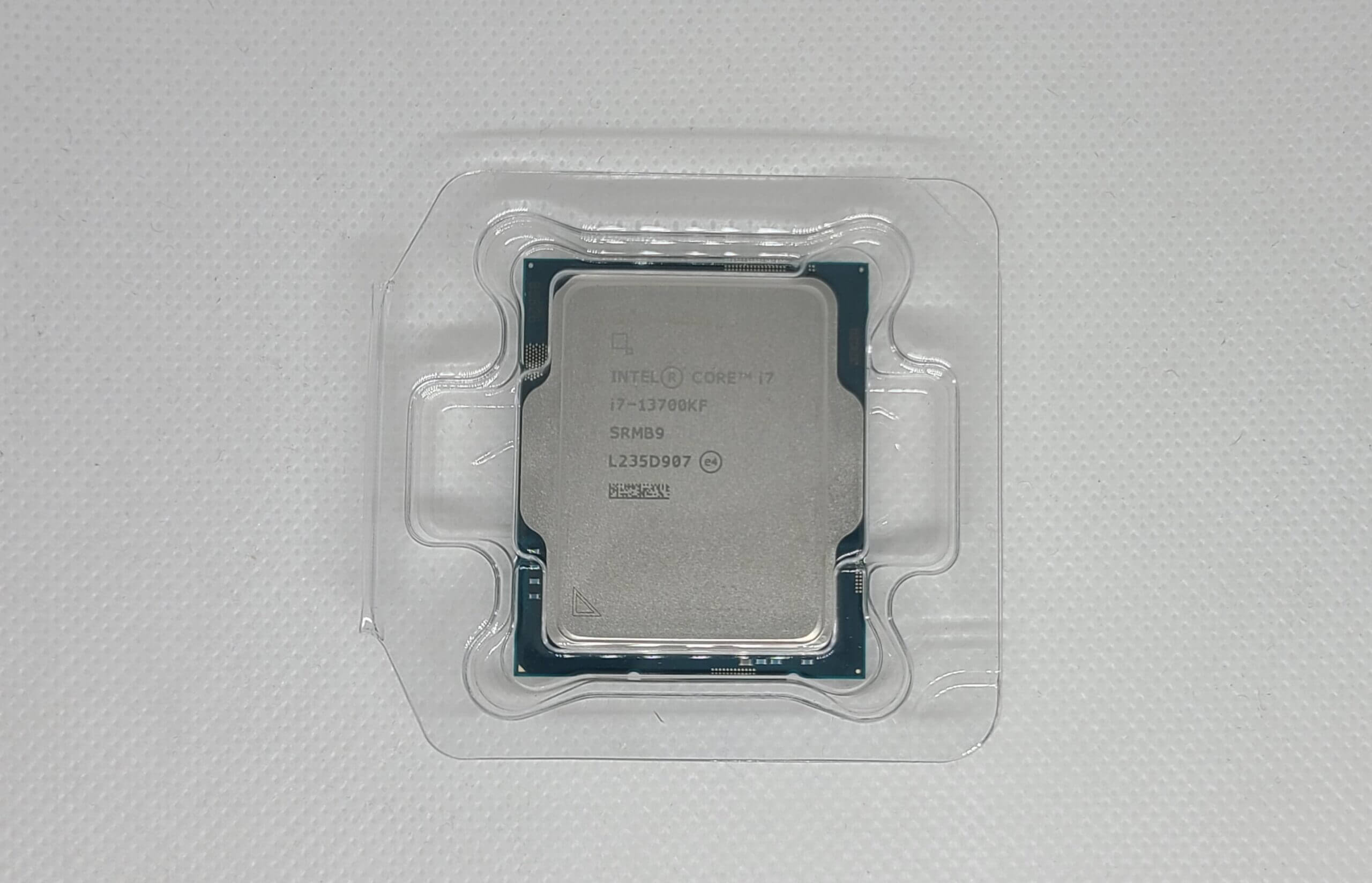 Core i7 13700KのCPU本体