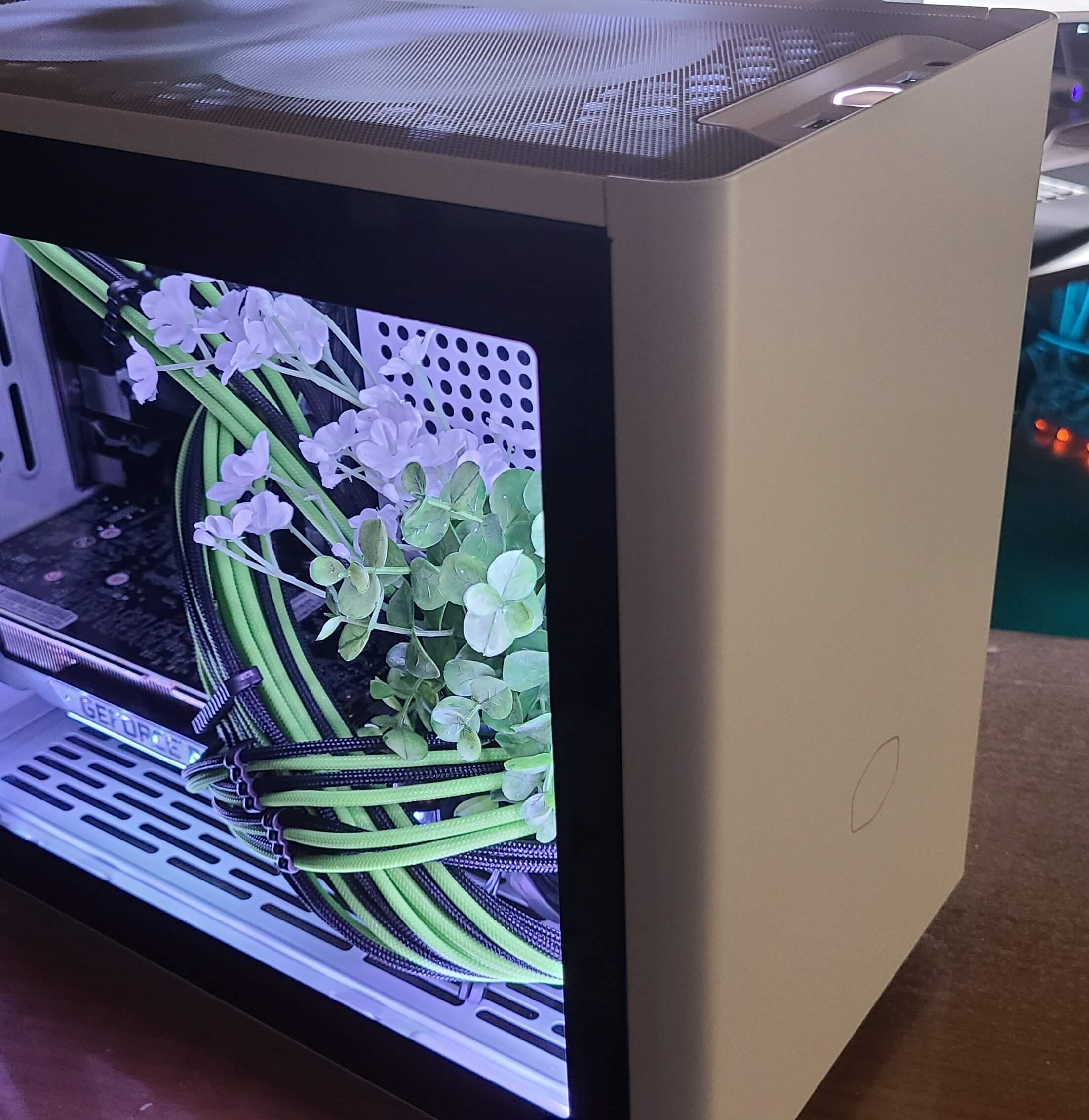 シンプルなPCケース2