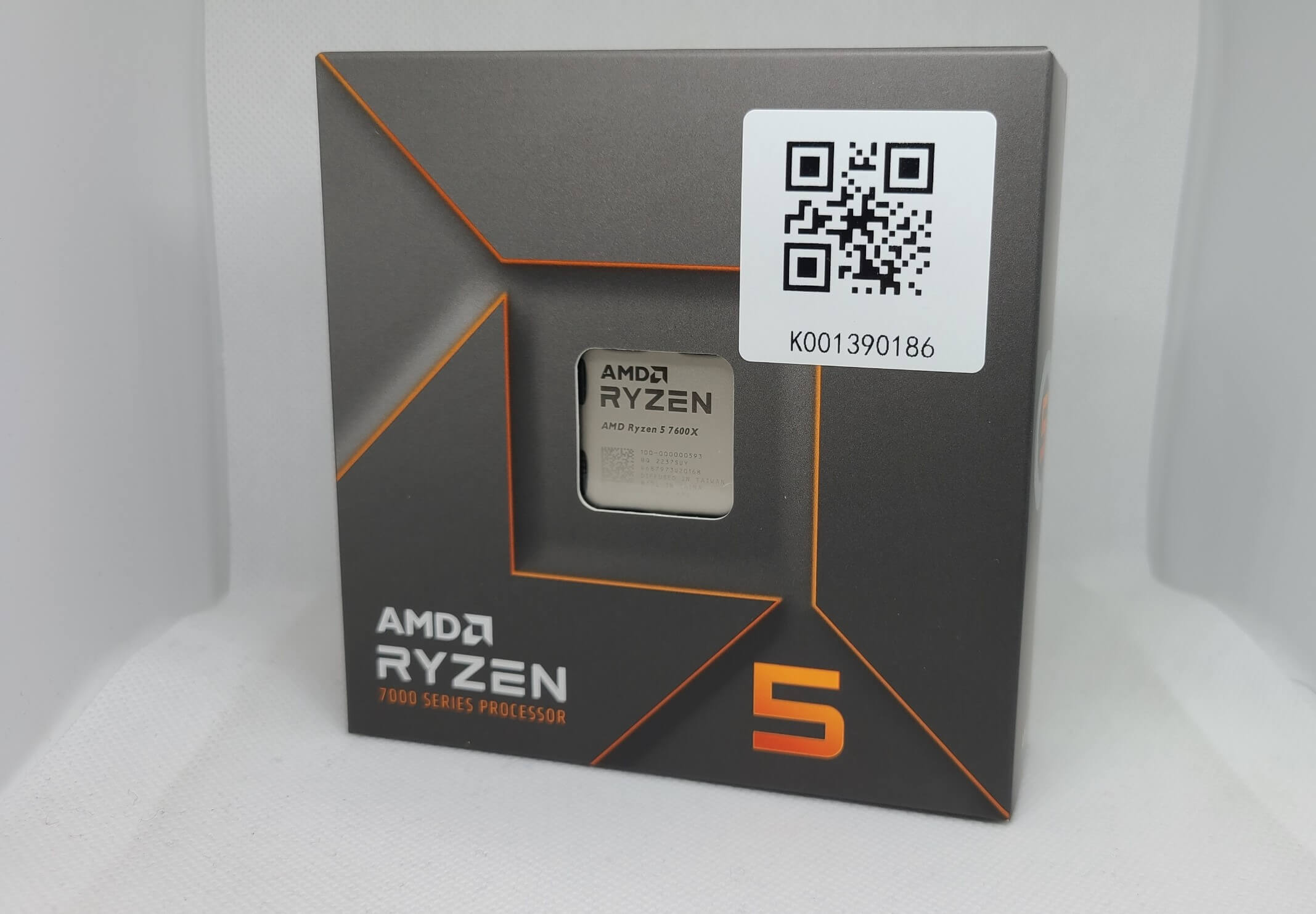 Ryzen-5-7600Xの外装2