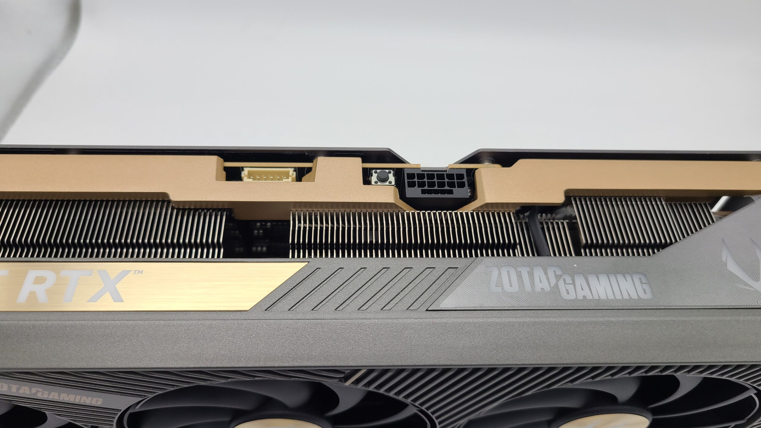 ZOTAC RTX 5080 SOLID OCの電源