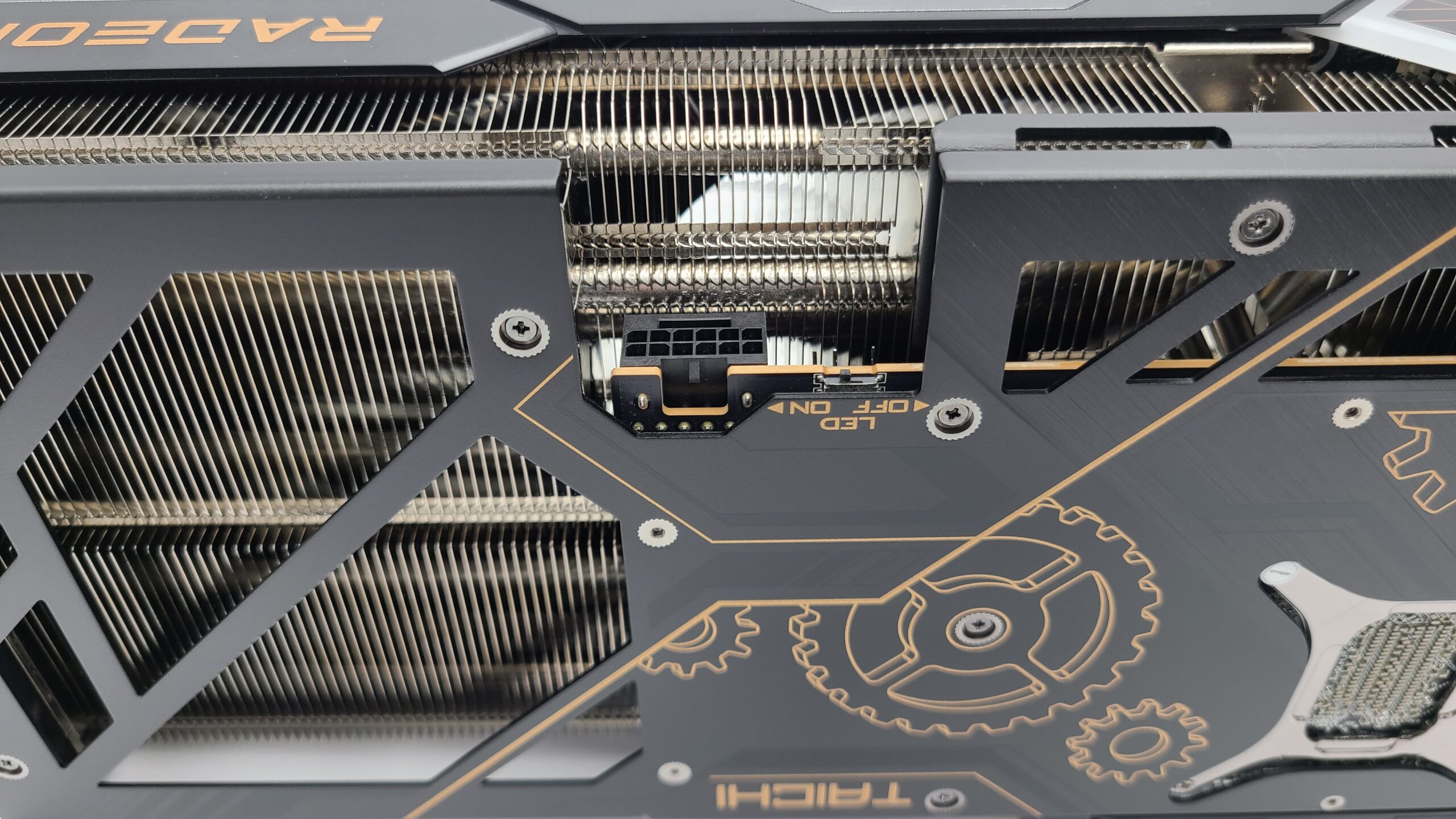 ASRock RX 9070 XT TAICHI OCの電源