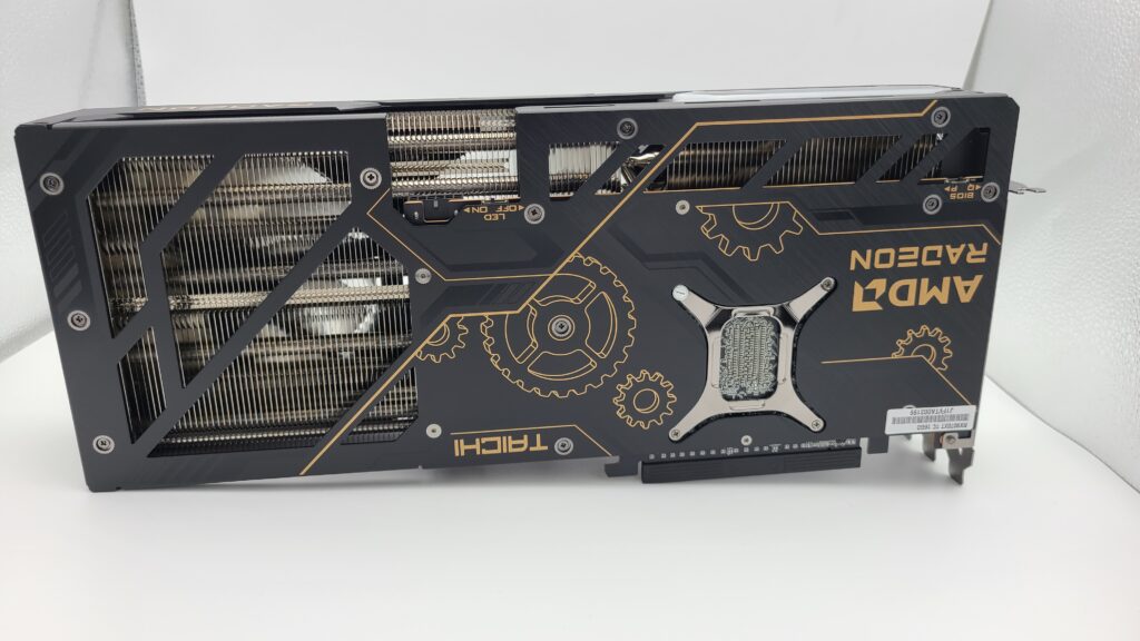 ASRock RX 9070 XT TAICHI OCの裏側