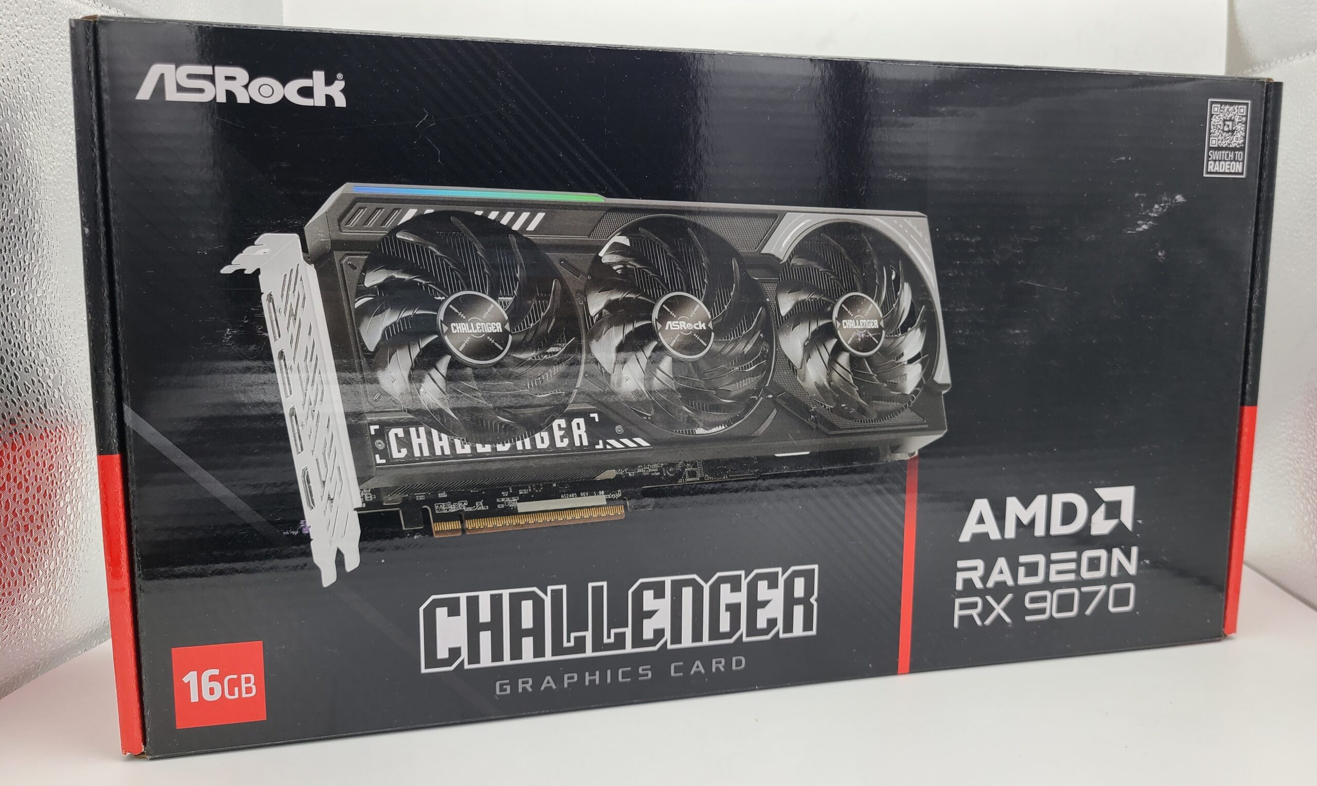ASRock RX 9070 CHALLENGERの外装