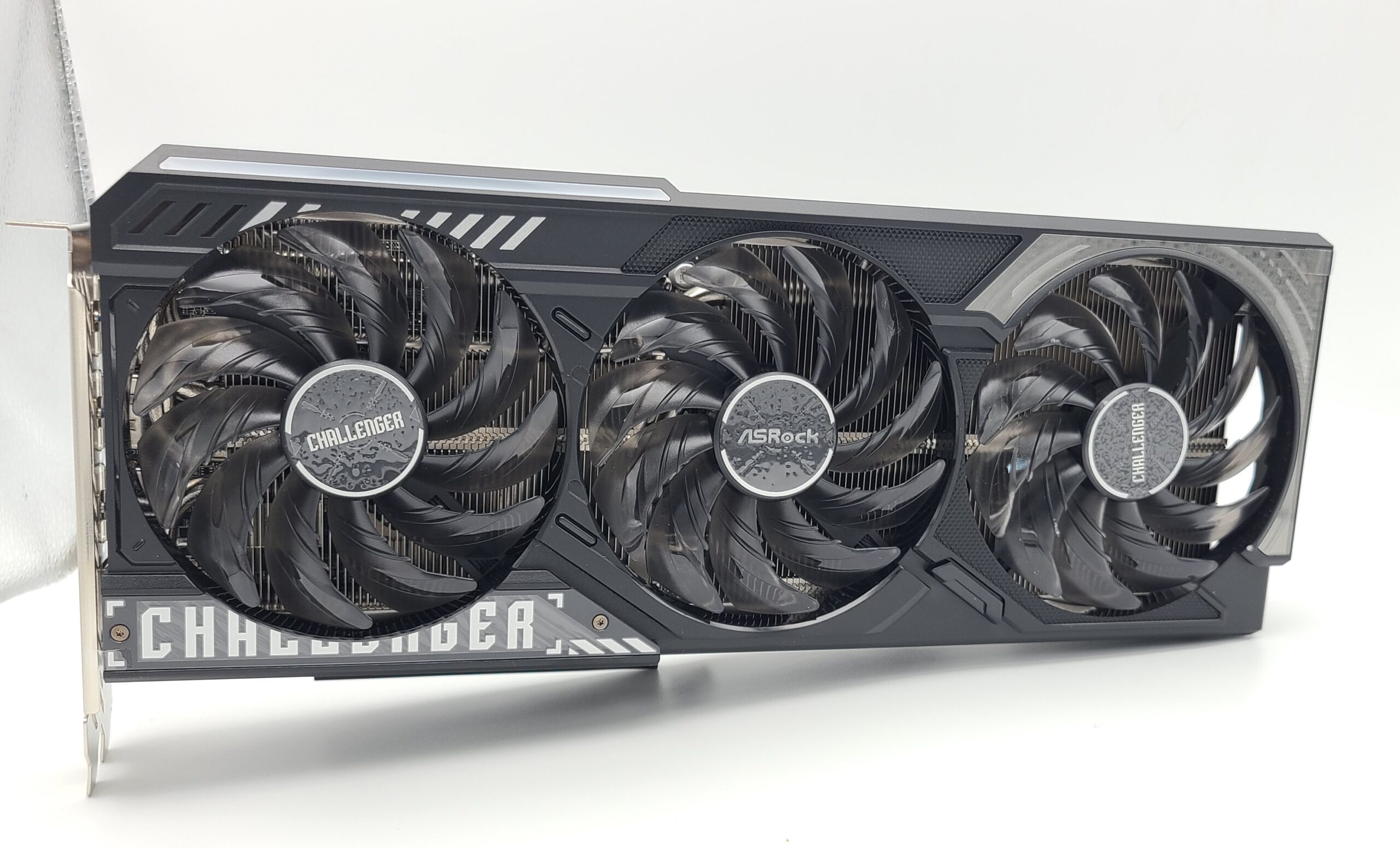 ASRock RX 9070 CHALLENGERの本体