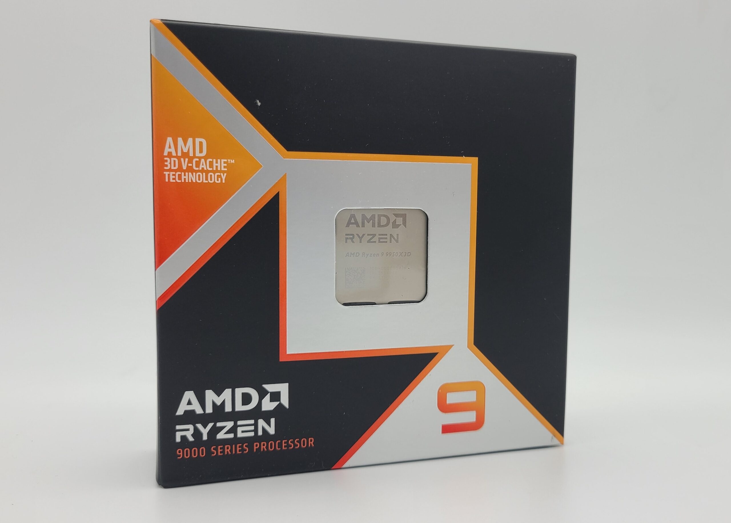 Ryzen 9 9950X3Dのパッケージ写真