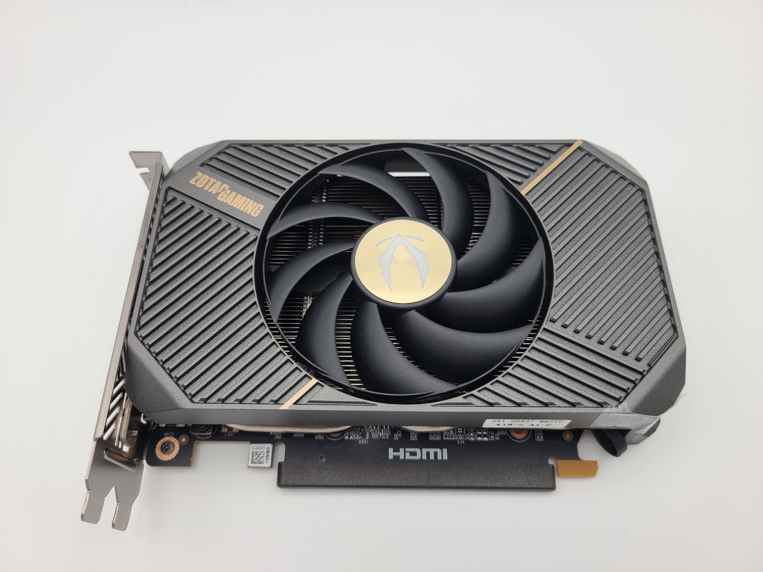 ZOTACのRTX 5060の本体