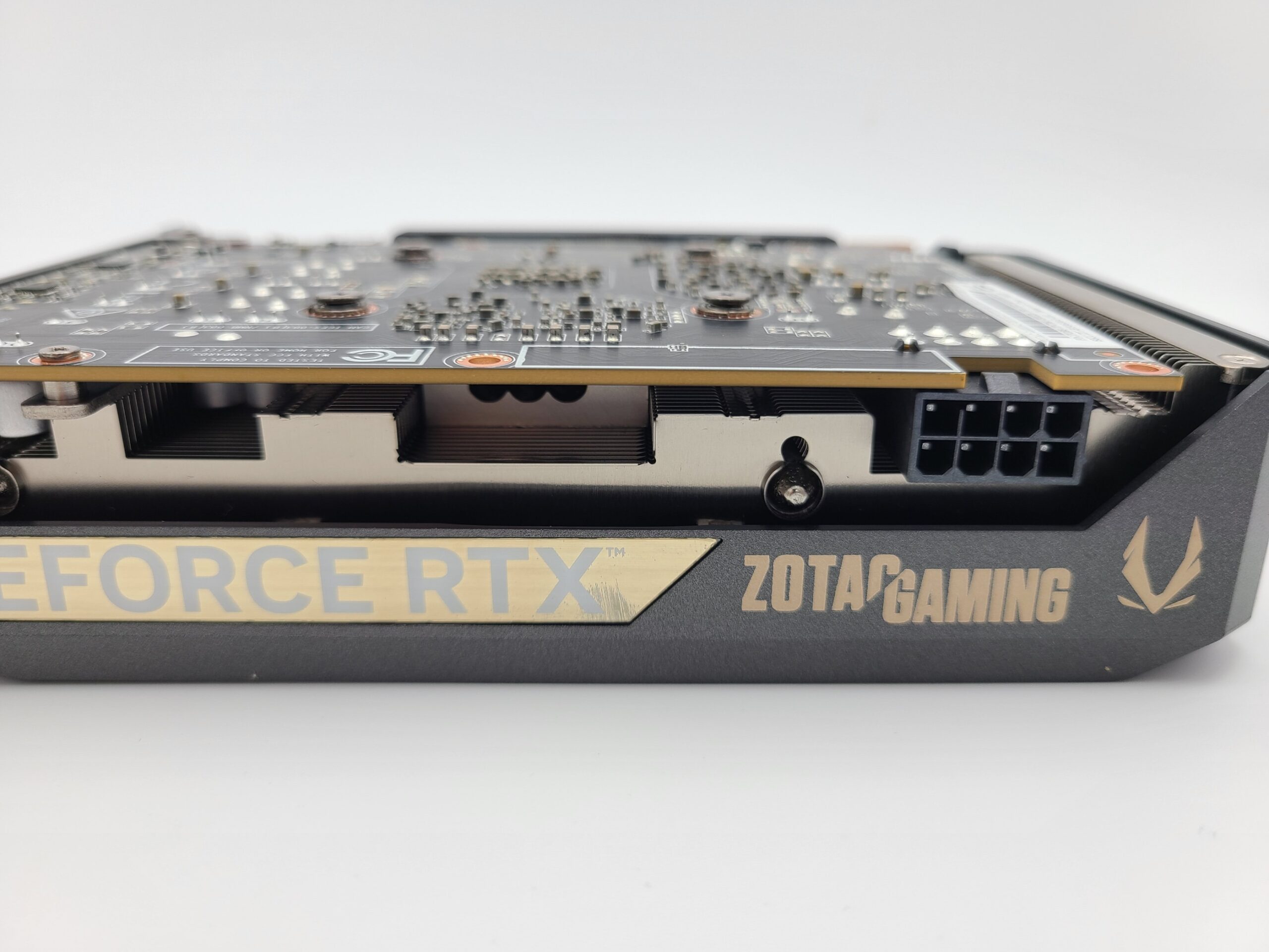ZOTACのRTX 5060の電源