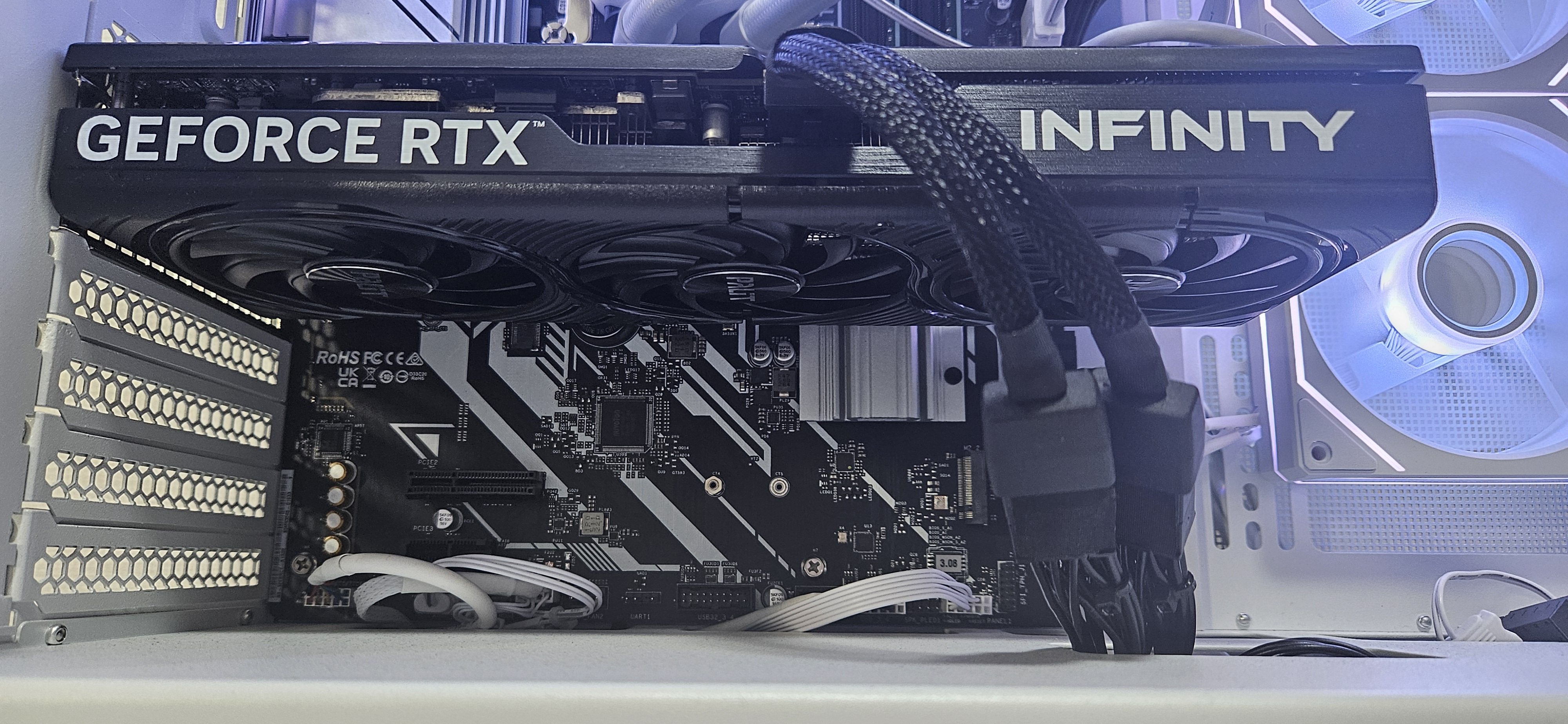 GALLERIA FPC7A-R57-Wのグラフィックボード