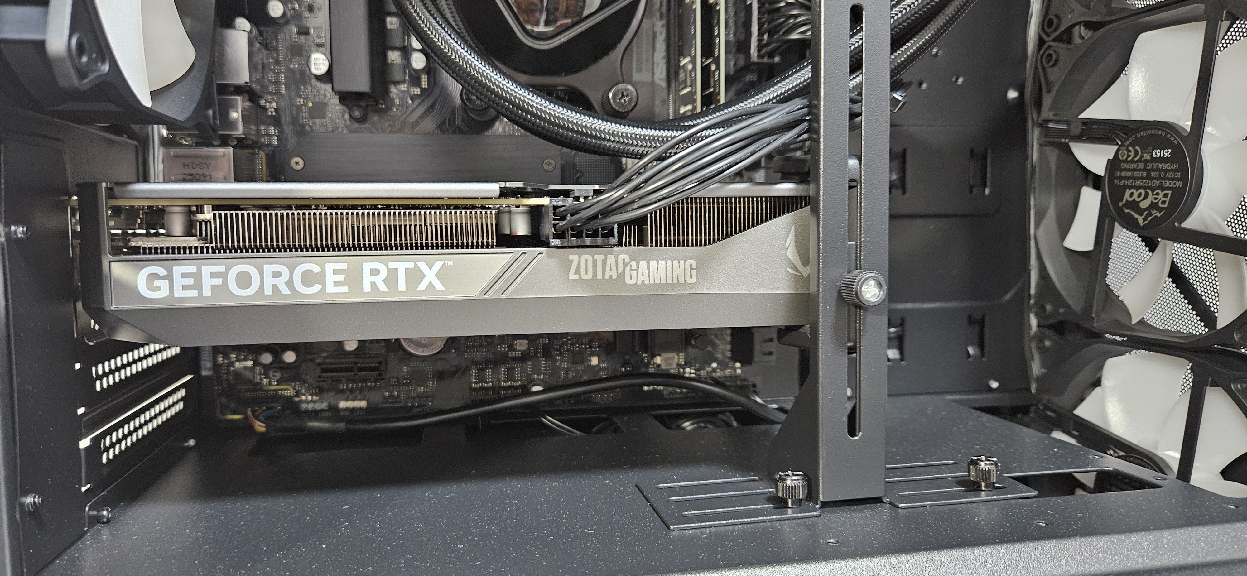 NEXTGEAR JG-A7G6Tのグラフィックボードステイ