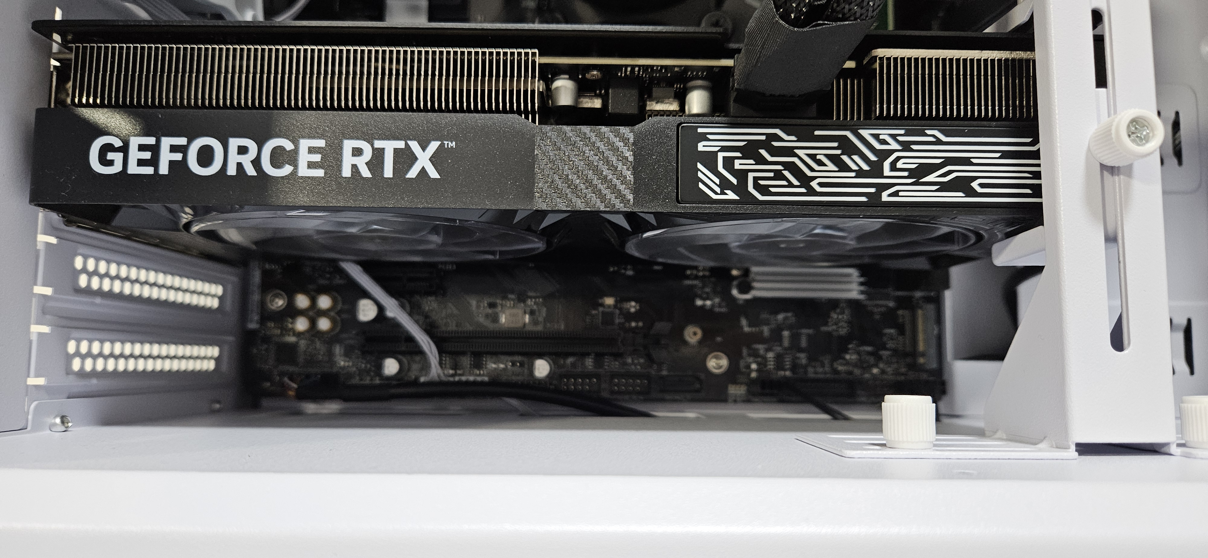 NEXTGEAR JG-A7G70（ホワイト）のグラフィックボード