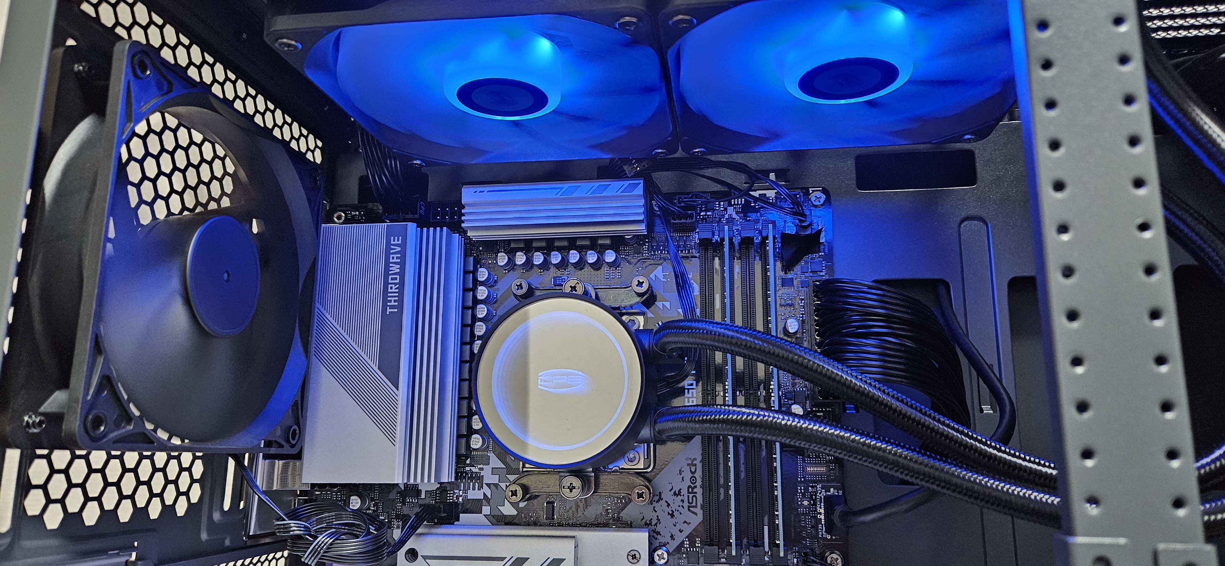 GALLERIA XDR7A-97XT-GD Ryzen 7 9800X3Dの簡易水冷クーラー