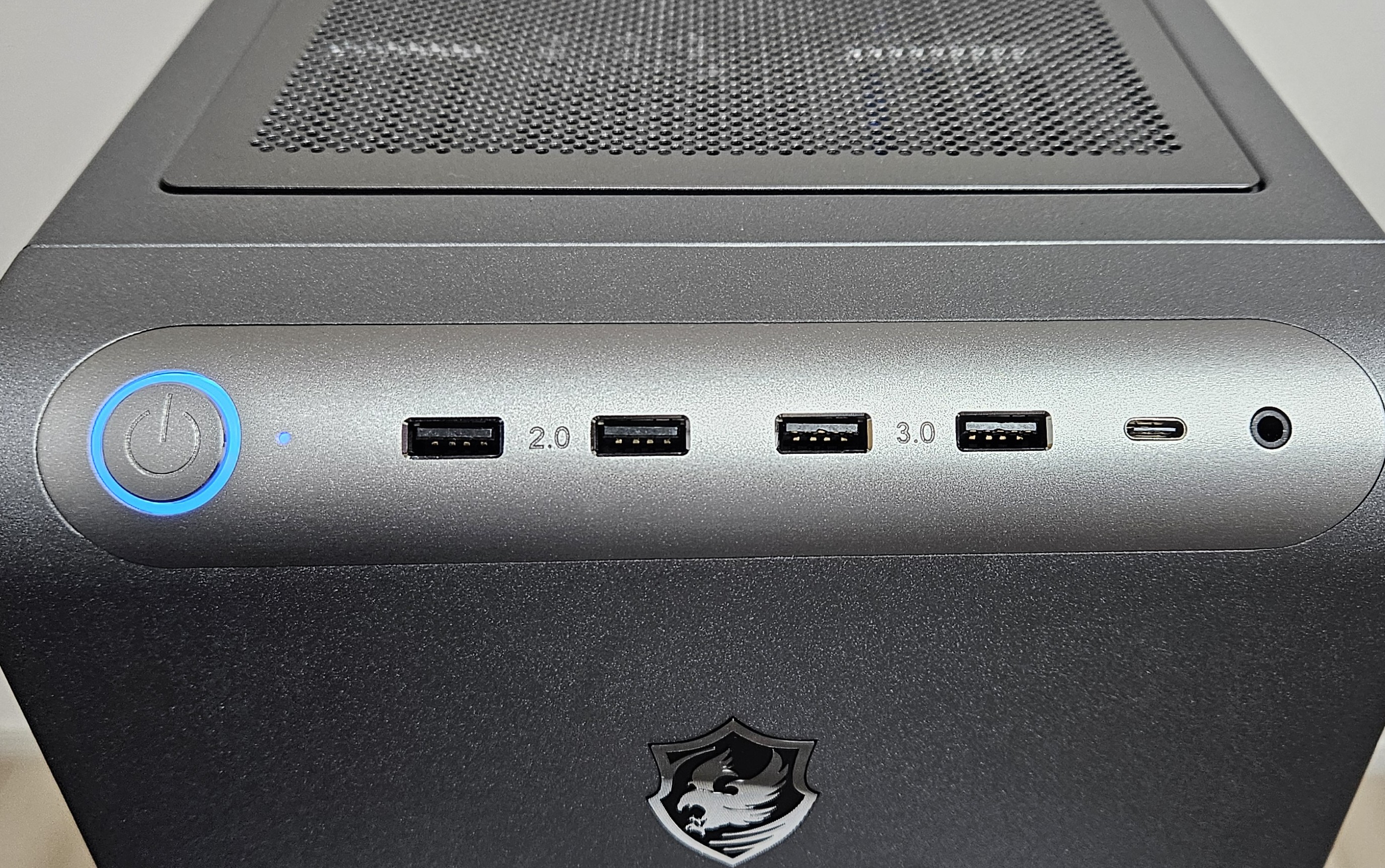 GALLERIA XDR7A-97XT-GD Ryzen 7 9800X3DのI/O